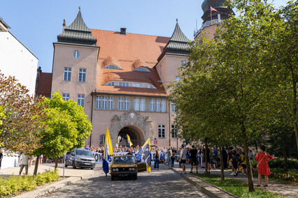 Kibice przemaszerowali przez miasto na stadion