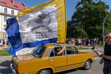 Kibice przemaszerowali przez miasto na stadion