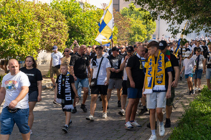 Kibice przemaszerowali przez miasto na stadion