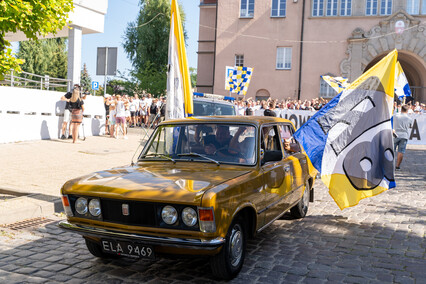 Kibice przemaszerowali przez miasto na stadion
