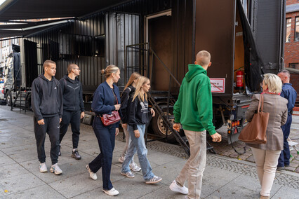 Boski Alvaro nie musi być boski... Escapetruck o handlu ludźmi