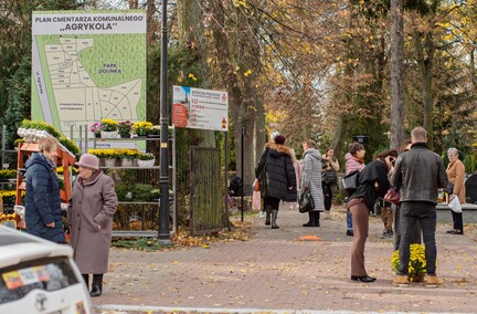 Elblążanie odwiedzają groby bliskich