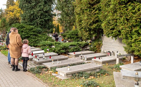 Elblążanie odwiedzają groby bliskich
