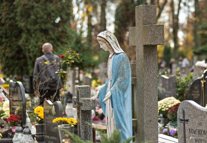 Elblążanie odwiedzają groby bliskich