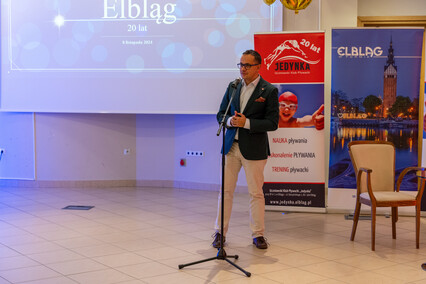 20 lat na torze pływackim