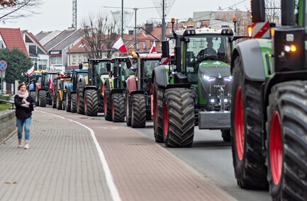 Rolnicy protestowali w Elblągu. „Żywność spoza UE jest nafaszerowana pestycydami”
