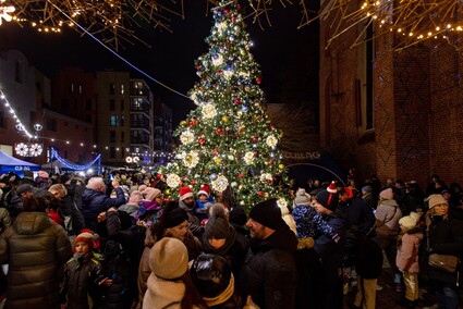 Rozbłysła choinka, czas zacząć jarmark Rozbłysła choinka, czas zacząć jarmark