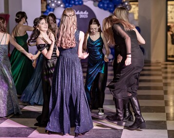 Studniówka Zespołu Szkół Pijarskich. \"To piękny początek nowego etapu\"