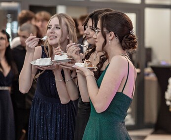 Studniówka Zespołu Szkół Pijarskich. \"To piękny początek nowego etapu\"