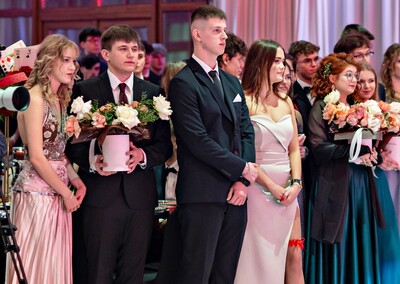 \"Ten wieczór należy do was\". Studniówka II LO
