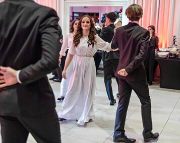 \"Ten wieczór należy do was\". Studniówka II LO