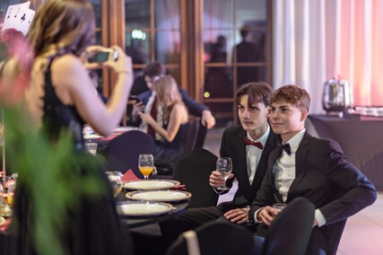 \"Ten wieczór należy do was\". Studniówka II LO