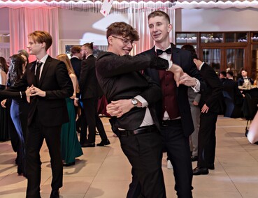 \"Ten wieczór należy do was\". Studniówka II LO