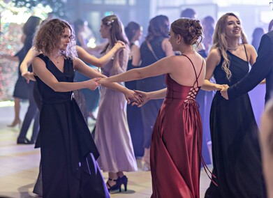 \"Ten wieczór należy do was\". Studniówka II LO