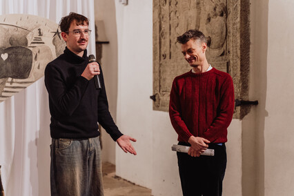 Krużganek przed tęczowym mostem