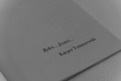 Krużganek przed tęczowym mostem