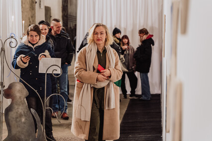 Krużganek przed tęczowym mostem