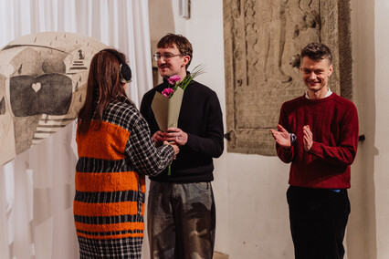 Krużganek przed tęczowym mostem