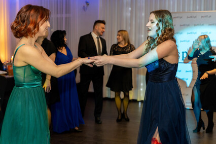 \"Dziś zapomnijmy o nauce, książkach, szkole\". Studniówka ZSISiU