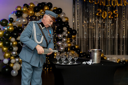 \"Dziś zapomnijmy o nauce, książkach, szkole\". Studniówka ZSISiU