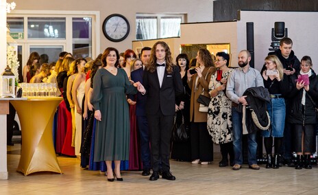 „Droga młodzieży, czas się bawić” - studniówka Liceum Sztuk Plastycznych w Gronowie Górnym