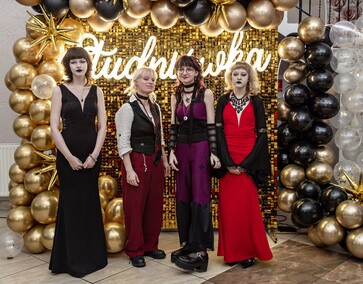 „Droga młodzieży, czas się bawić” - studniówka Liceum Sztuk Plastycznych w Gronowie Górnym