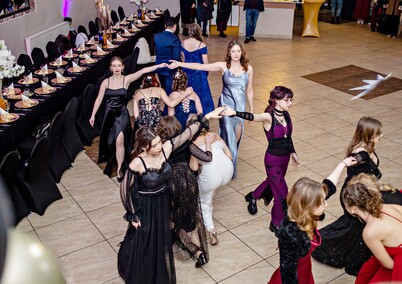 „Droga młodzieży, czas się bawić” - studniówka Liceum Sztuk Plastycznych w Gronowie Górnym