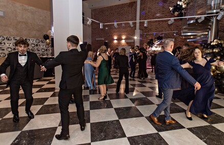 \"Czas jak gdyby się zatrzymał\". Studniówka ZPSM