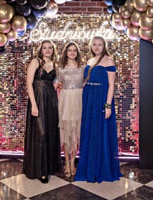 \"Czas jak gdyby się zatrzymał\". Studniówka ZPSM