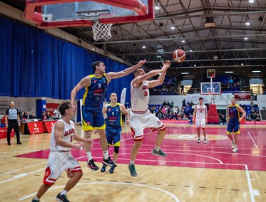 Koszykarze postraszyli lidera