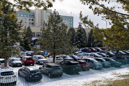 Mieszkaniec: Szpitalny parking jest za mały