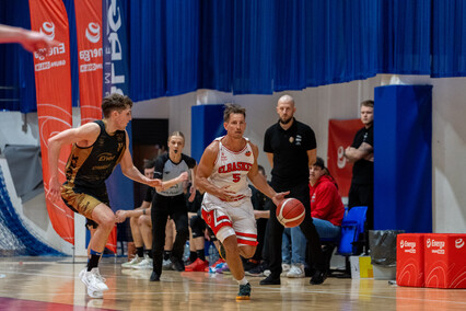 Play off się oddala