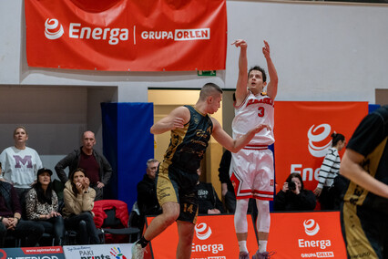 Play off się oddala