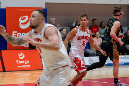 Play off się oddala