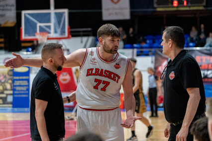 Play off się oddala