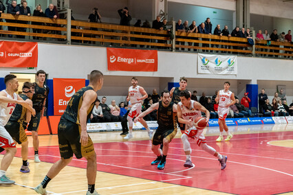 Play off się oddala