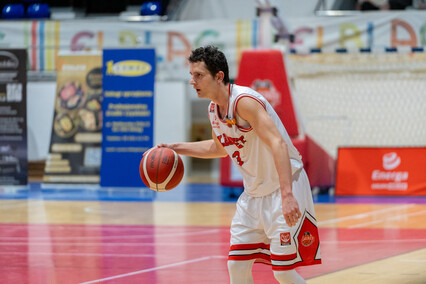 Play off się oddala