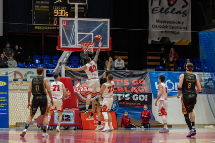 Play off się oddala