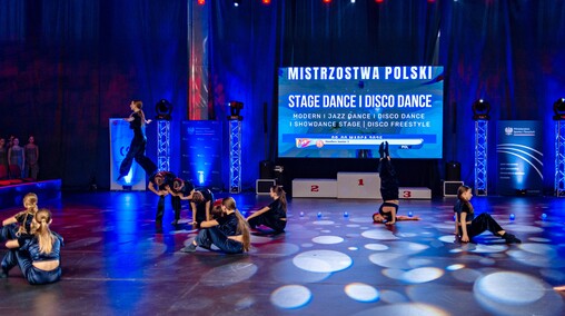 W rytmach disco dance
