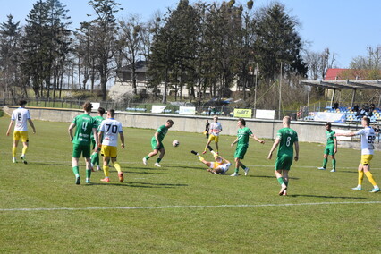 Dwa zwycięstwa w IV lidze