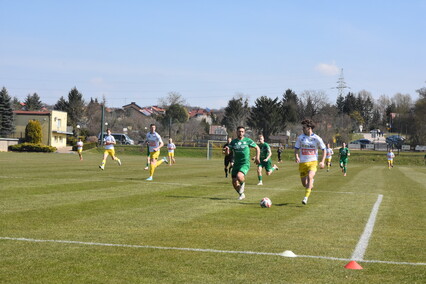 Dwa zwycięstwa w IV lidze