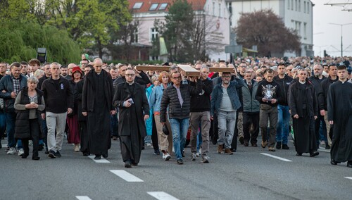 Ponieśli krzyż ulicami Elbląga