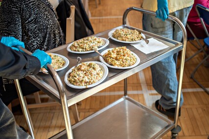 Śniadanie wielkanocne dla samotnych