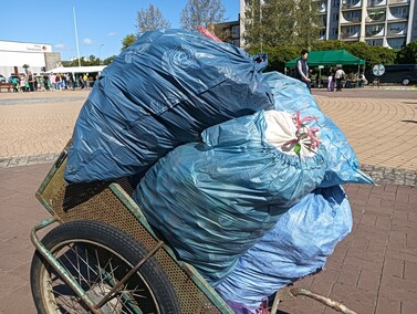Przynieśli odpady, wyszli z kwiatami