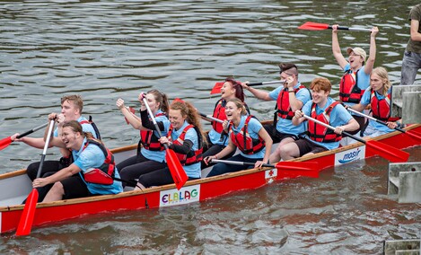 Studenci z kluczami do miasta