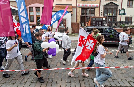 Studenci z kluczami do miasta