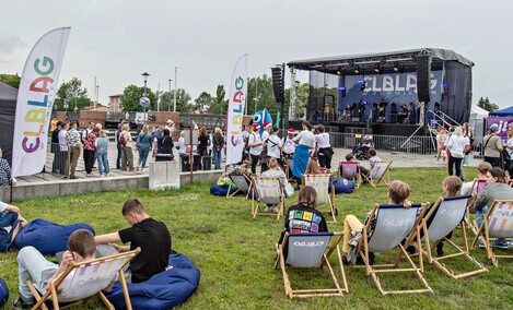 Studenci z kluczami do miasta