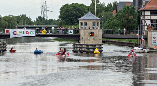 Studenci z kluczami do miasta