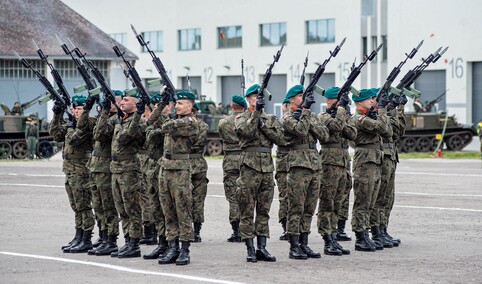 Pododdział z Westerplatte na święcie 16 pułku