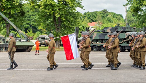 Pododdział z Westerplatte na święcie 16 pułku